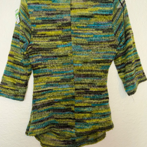 Womans green elbow length sleeves size medium blouse - Picture 4 of 4